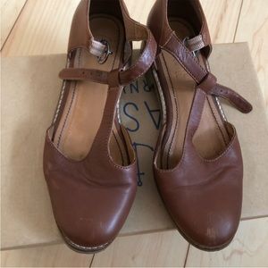 Brown leather t-strap shoes / Mary janes / sea salt dress shoes